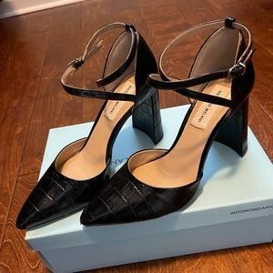 Size 7 Antonio Melani black chunky heels, worn only a handful of times. Euc